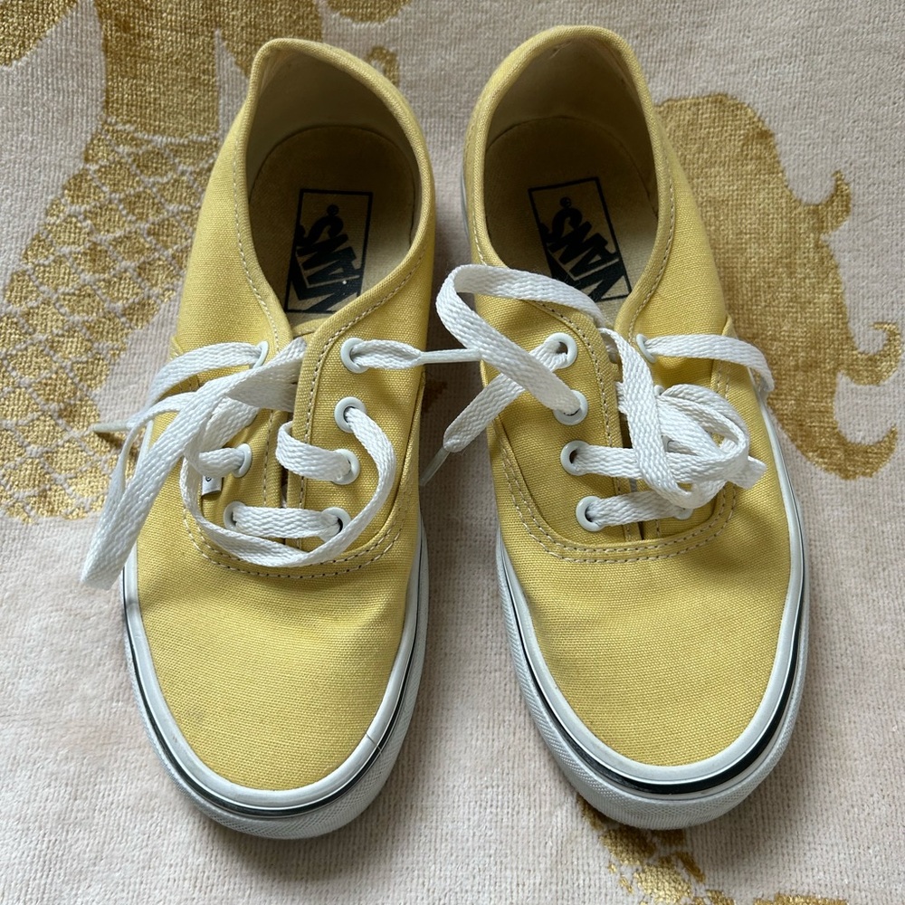 Vans AUTHENTIC Classic - Lace-Up - pale yellow - Men’s 4.0 / women’s 5.5